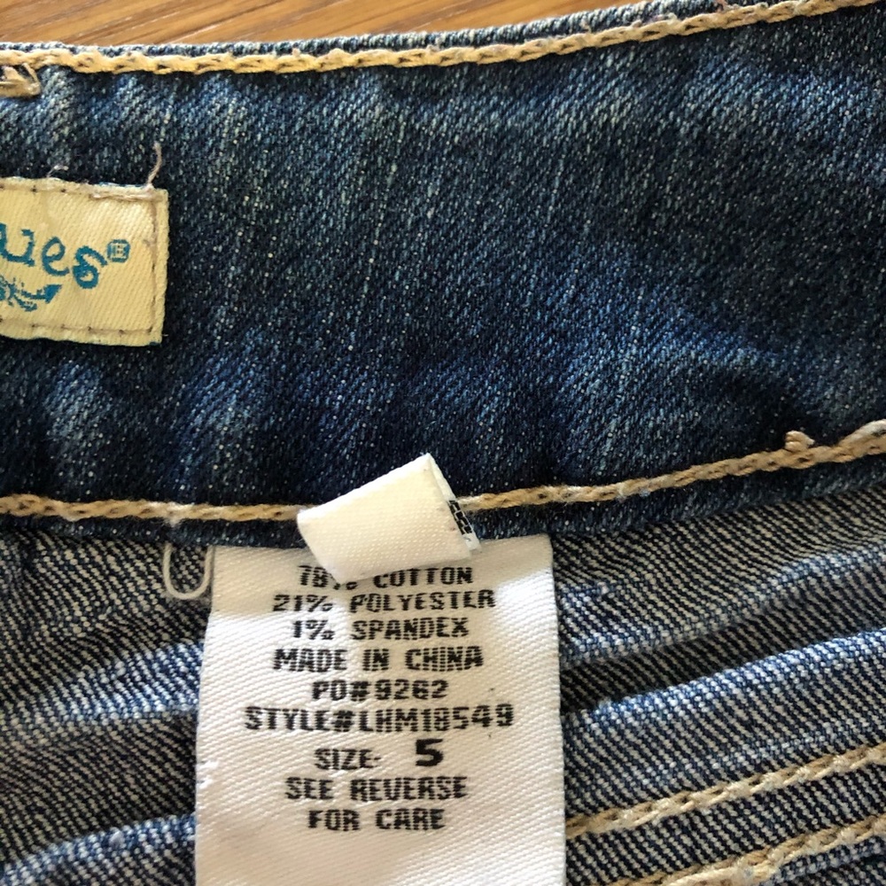Distressed summer cutoff jean shorts - Picture 6 of 6
